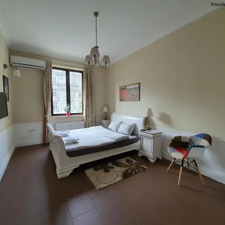 Presidency House Self Check-in Апартамент